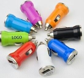 El mini cargador promocional del coche del USB con llevado se enciende para arriba