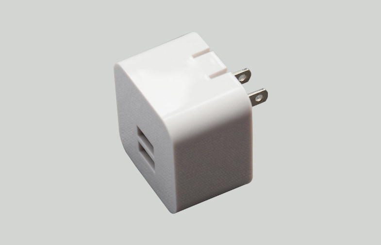 高性能二重 Usb の充満アダプター、Usb 港が付いている折る平らなプラグ旅行アダプター