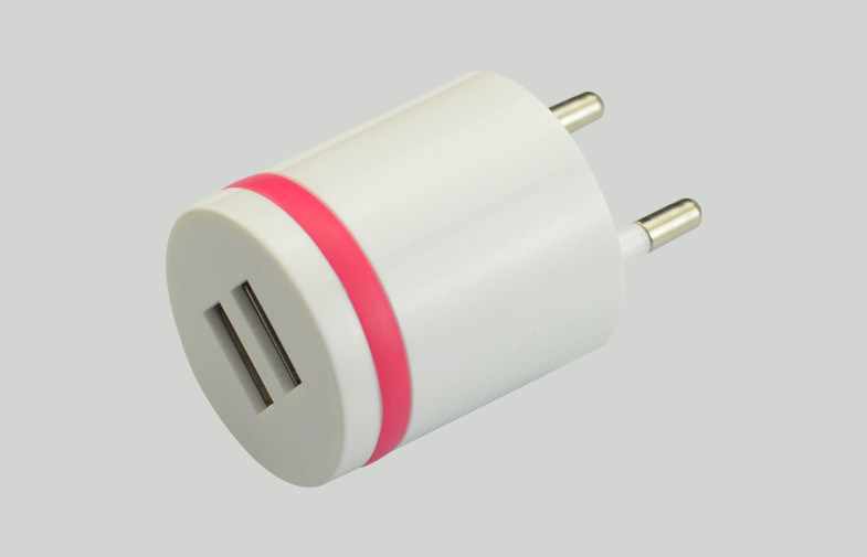 PC che alloggia il caricatore doppio UE 5v 2a della parete della porta USB per lo Smart Phone
